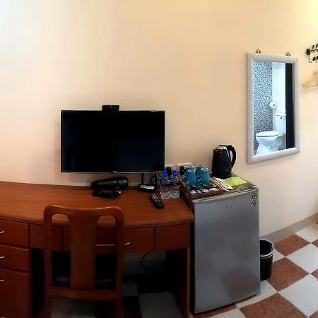 J. Home Каосюн Екстериор снимка